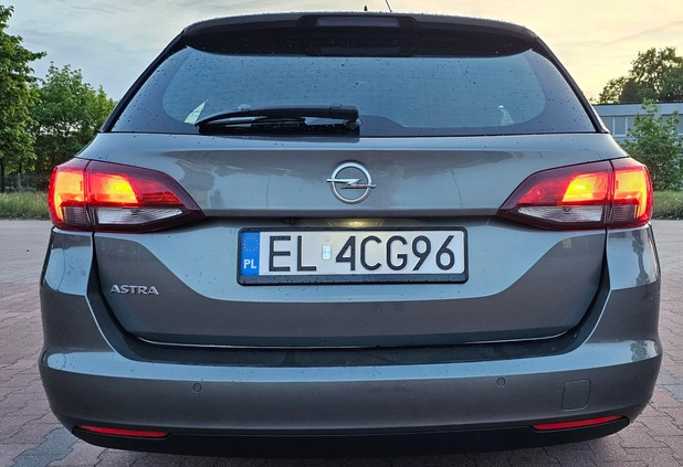 Opel Astra cena 40300 przebieg: 127089, rok produkcji 2018 z Łask małe 529